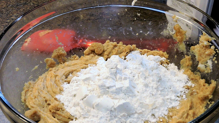 24Bite: Alternate dry ingredients and liquid when mixing the cookies