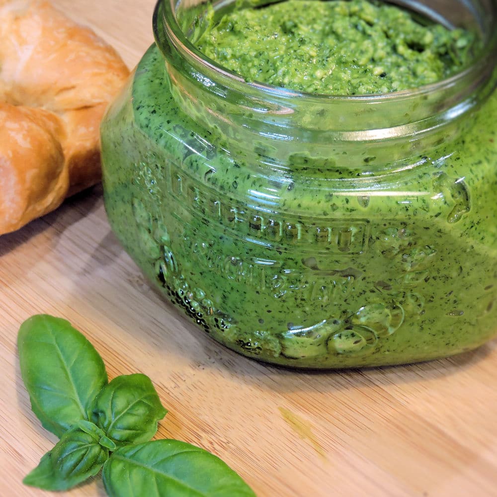 24Bite Recipe: Basil and Spinach Pesto Recipe by Christian Guzman