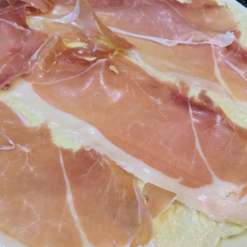 24Bite Recipe: Prosciutto Tomato and Provolone Pizza Recipe by Christian Guzman
