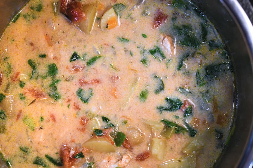 24Bite: Finishing the creamy Tuscan soup with cream and baby spinach