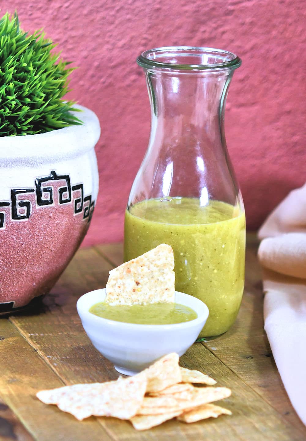 24bite: Salsa Verde Mexican Restaurant Style Recipe by Christian Guzman