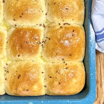 Cuisinart Bread Maker Cookbook: Simple Recipes for Homemade Breadcakes,  Pizza, and More