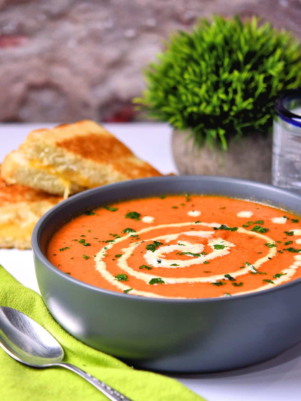 24Bite: Tomato Pepper Soup with Roasted Red Peppers recipe by Christian Guzman