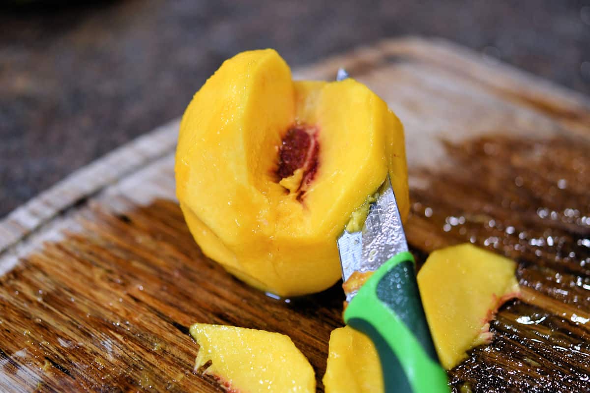 fresh peach on a cutting board, demonstrating how to cut into slices