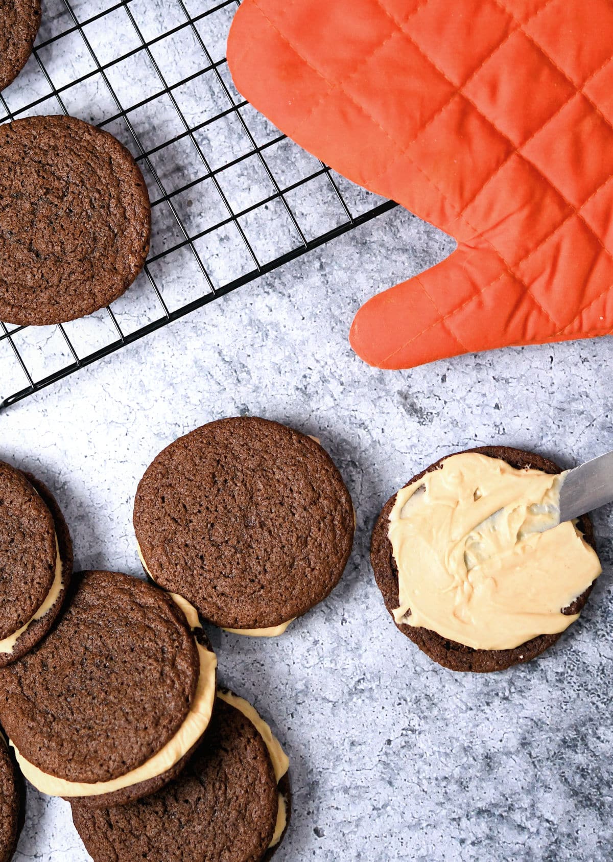 24Bite: Chocolate Sandwich Cookies with Peanut Butter recipe by Christian Guzman