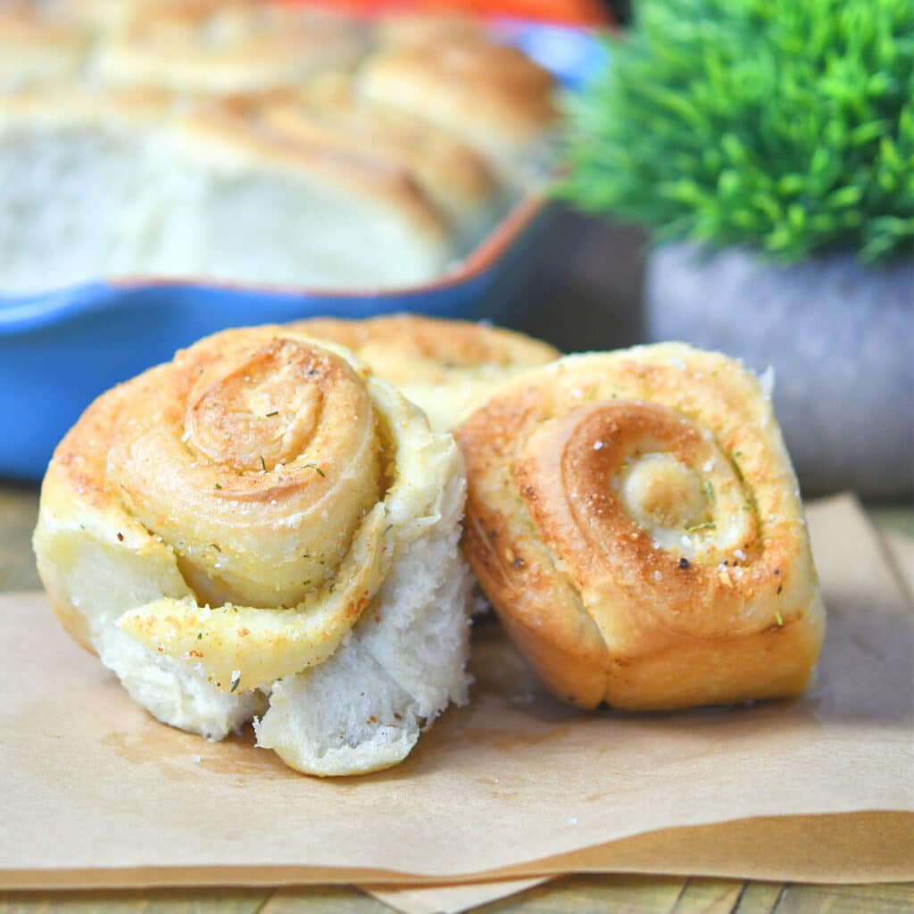 Breadsticks on a Roll Cheesy Garlic Rolls