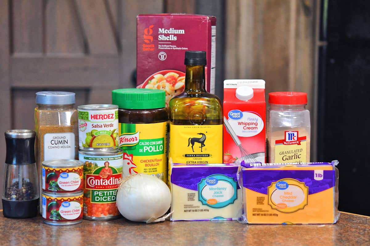 ingredients for sopita de chiles verde con conchitas